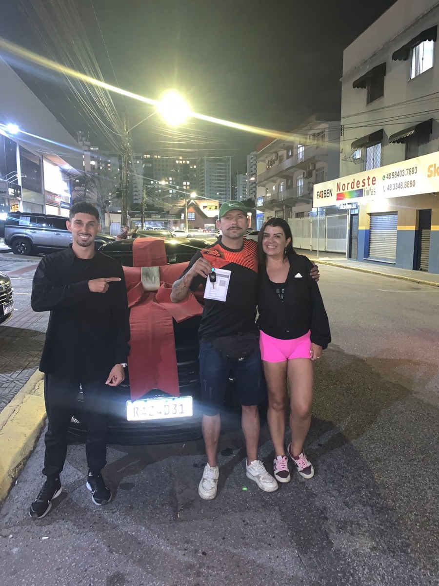 Cliente recebendo o veículo na Federal Motors