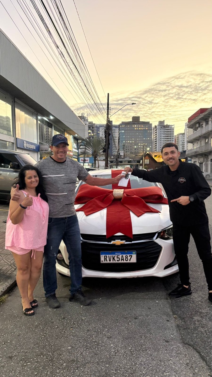 Cliente recebendo o veículo na Federal Motors