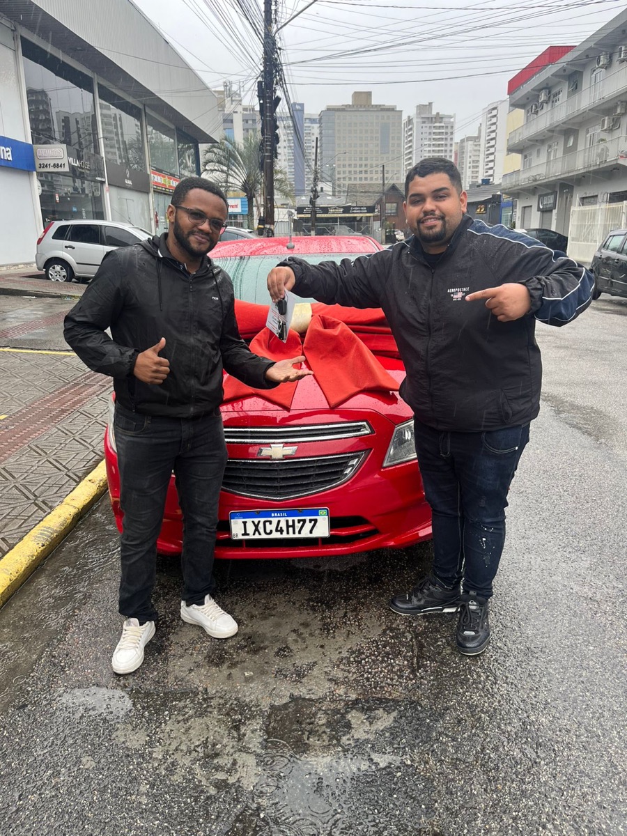 Cliente recebendo o veículo na Federal Motors