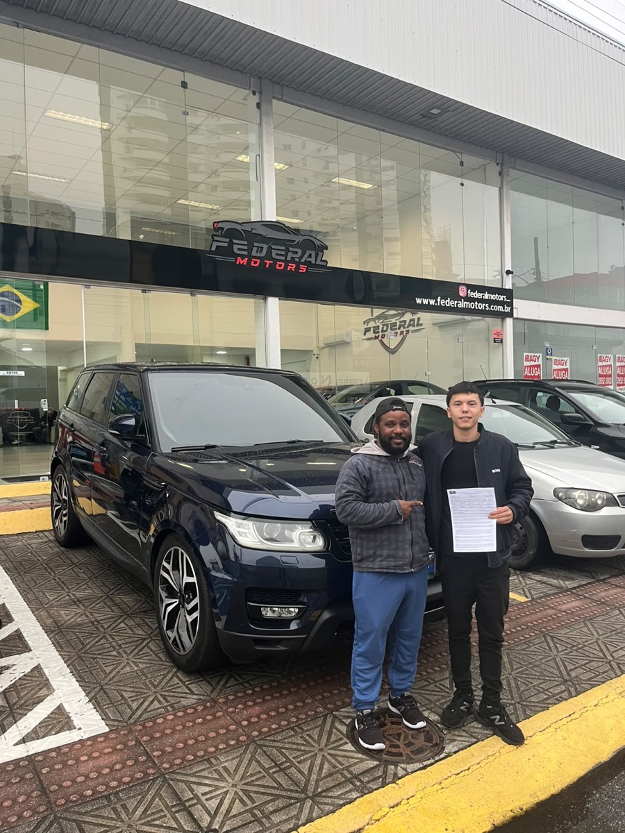 Cliente recebendo o veículo na Federal Motors