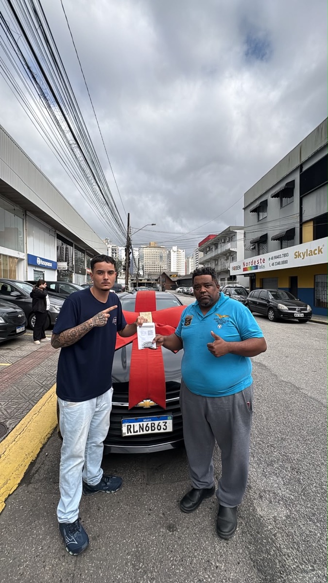 Cliente recebendo o veículo na Federal Motors