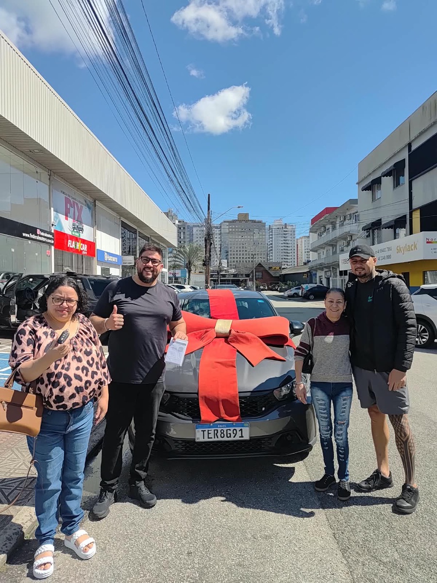 Cliente recebendo o veículo na Federal Motors